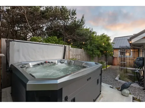 5628 Nw Jetty Avenue Lincoln City OR 97367