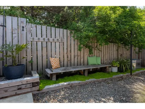 5628 Nw Jetty Avenue Lincoln City OR 97367