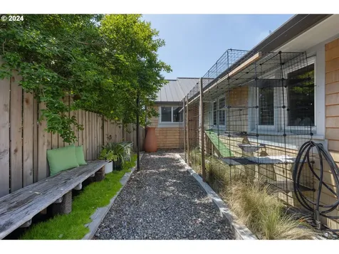 5628 Nw Jetty Avenue Lincoln City OR 97367