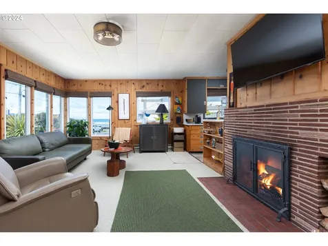 5628 Nw Jetty Avenue Lincoln City OR 97367
