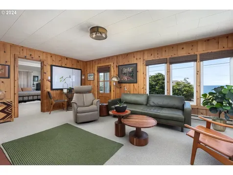 5628 Nw Jetty Avenue Lincoln City OR 97367