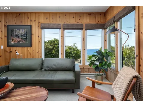 5628 Nw Jetty Avenue Lincoln City OR 97367