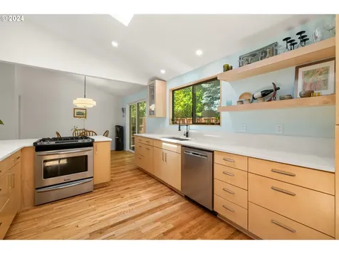 559 Sunny Hill Drive Lake Oswego OR 97034