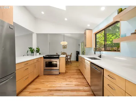 559 Sunny Hill Drive Lake Oswego OR 97034