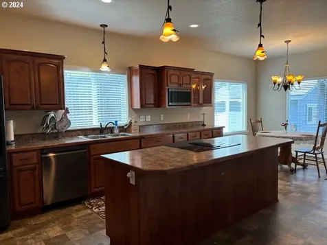 2585 Lexington Avenue Sutherlin OR 97479