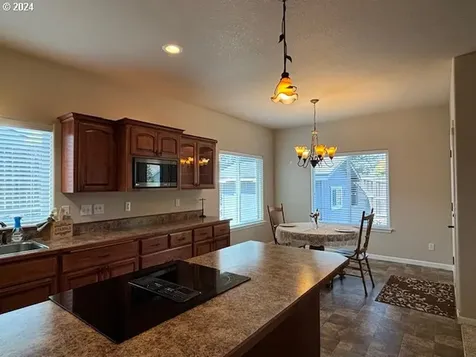2585 Lexington Avenue Sutherlin OR 97479