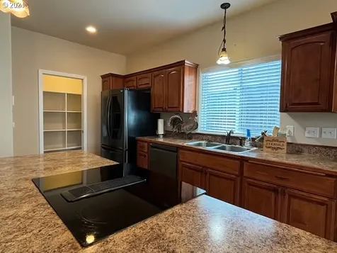 2585 Lexington Avenue Sutherlin OR 97479