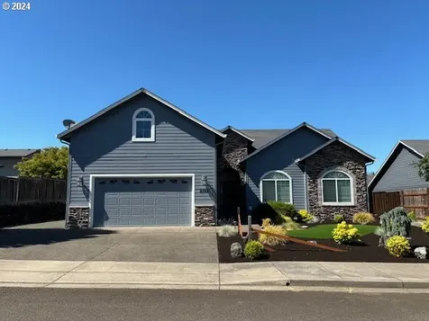 2585 Lexington Avenue Sutherlin OR 97479