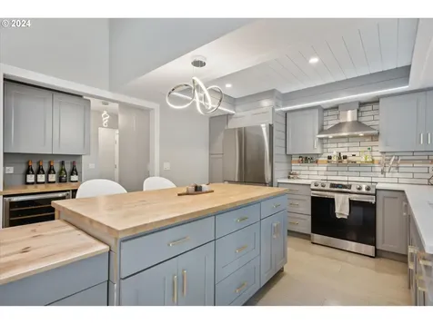 8793 SW Iroquois Drive Tualatin OR 97062