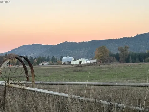 304 Dairy Loop Road Roseburg OR 97471
