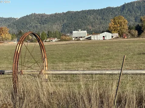 304 Dairy Loop Road Roseburg OR 97471