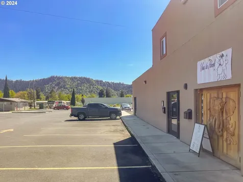 1 NE Main Street Winston OR 97496