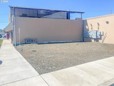 1 NE Main Street Winston OR 97496