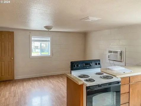 1 NE Main Street Winston OR 97496