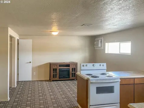 1 NE Main Street Winston OR 97496