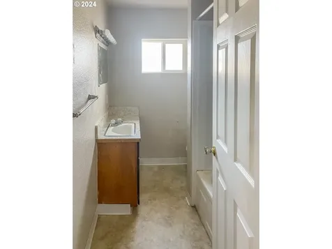 1 NE Main Street Winston OR 97496