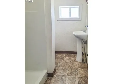 1 NE Main Street Winston OR 97496