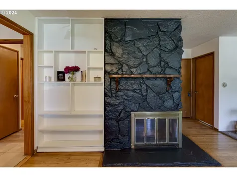 1844 Se 181st Avenue Portland OR 97233