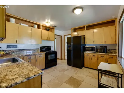 1844 Se 181st Avenue Portland OR 97233