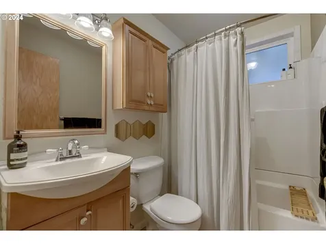 1844 Se 181st Avenue Portland OR 97233