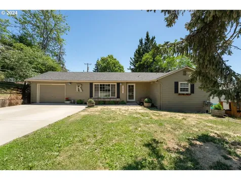 1063 Ne Knoll Avenue Roseburg OR 97470