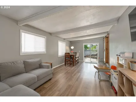 1063 Ne Knoll Avenue Roseburg OR 97470