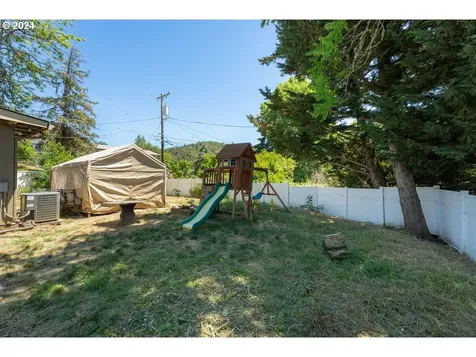 1063 Ne Knoll Avenue Roseburg OR 97470