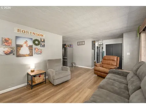 1063 Ne Knoll Avenue Roseburg OR 97470