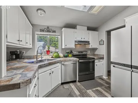 916 H Street Vader WA 98593