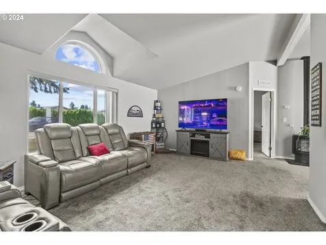 916 H Street Vader WA 98593