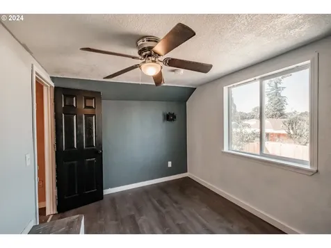 1543 Salem Avenue SE Albany OR 97321
