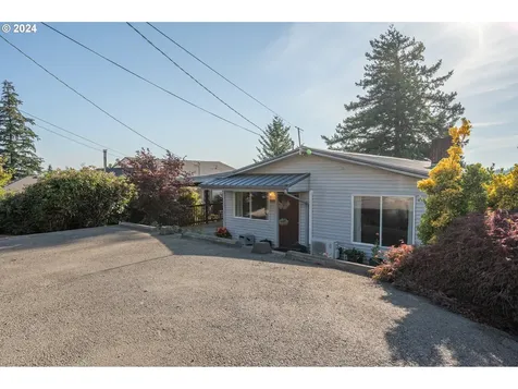 1265 N Henry Street Coquille OR 97423