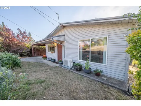 1265 N Henry Street Coquille OR 97423