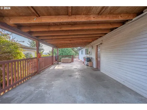 1265 N Henry Street Coquille OR 97423