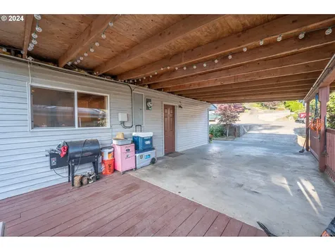 1265 N Henry Street Coquille OR 97423