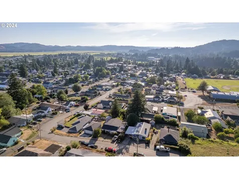1265 N Henry Street Coquille OR 97423