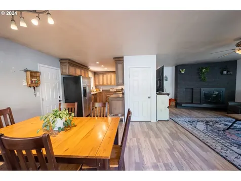 1265 N Henry Street Coquille OR 97423