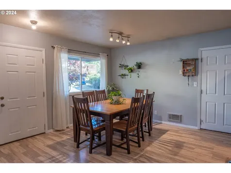 1265 N Henry Street Coquille OR 97423