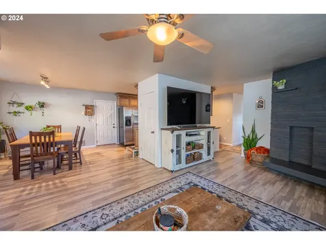 1265 N Henry Street Coquille OR 97423