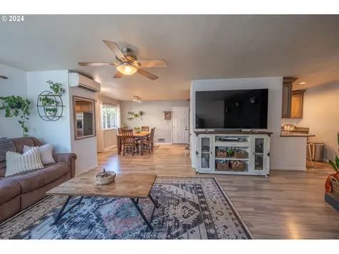 1265 N Henry Street Coquille OR 97423