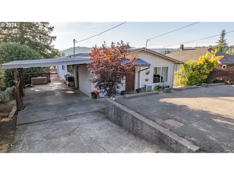 1265 N Henry Street Coquille OR 97423