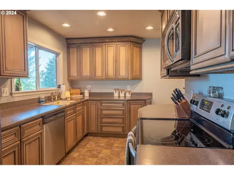 1265 N Henry Street Coquille OR 97423