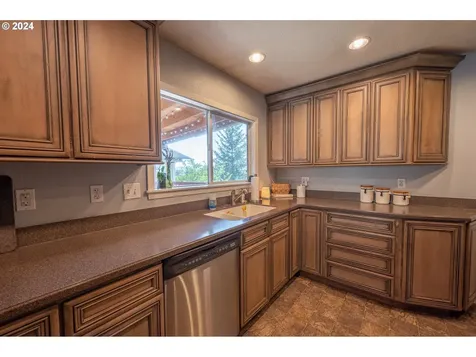 1265 N Henry Street Coquille OR 97423
