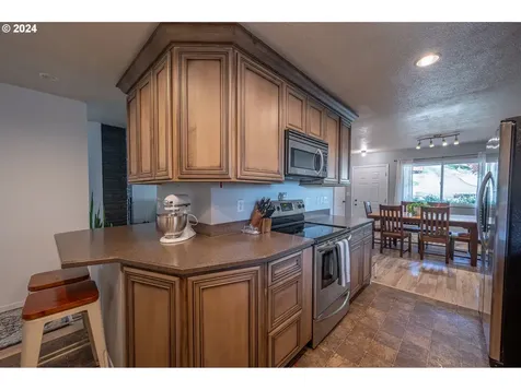 1265 N Henry Street Coquille OR 97423