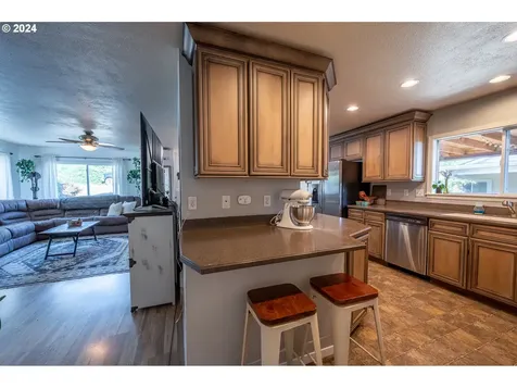 1265 N Henry Street Coquille OR 97423