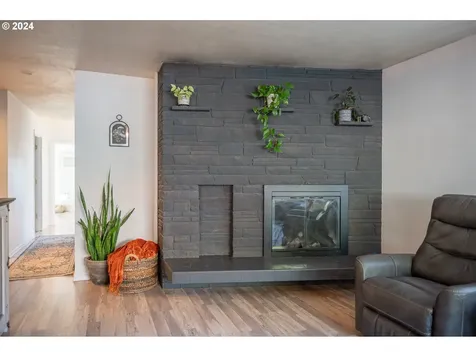 1265 N Henry Street Coquille OR 97423