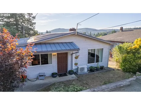 1265 N Henry Street Coquille OR 97423