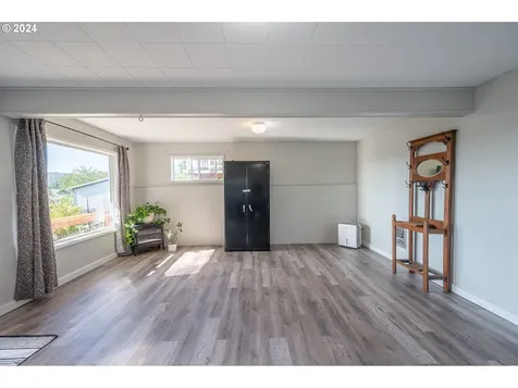 1265 N Henry Street Coquille OR 97423