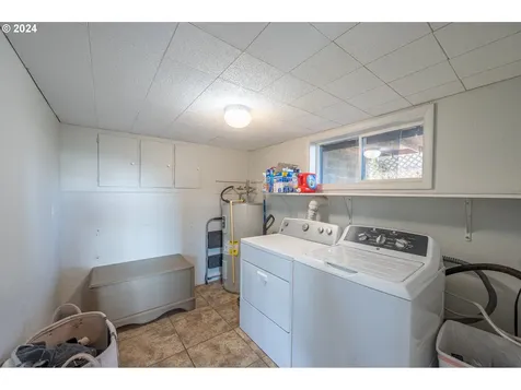 1265 N Henry Street Coquille OR 97423
