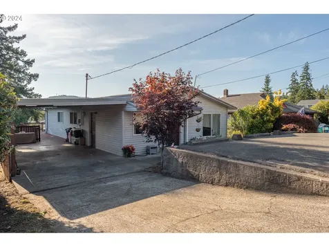 1265 N Henry Street Coquille OR 97423